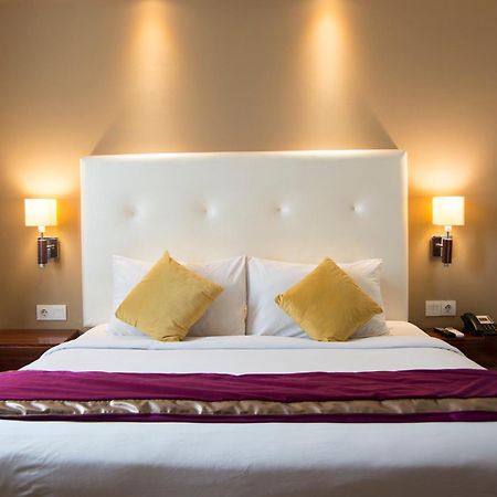 Royal Asnof Hotel Pekanbaru Esterno foto