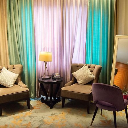 Royal Asnof Hotel Pekanbaru Esterno foto