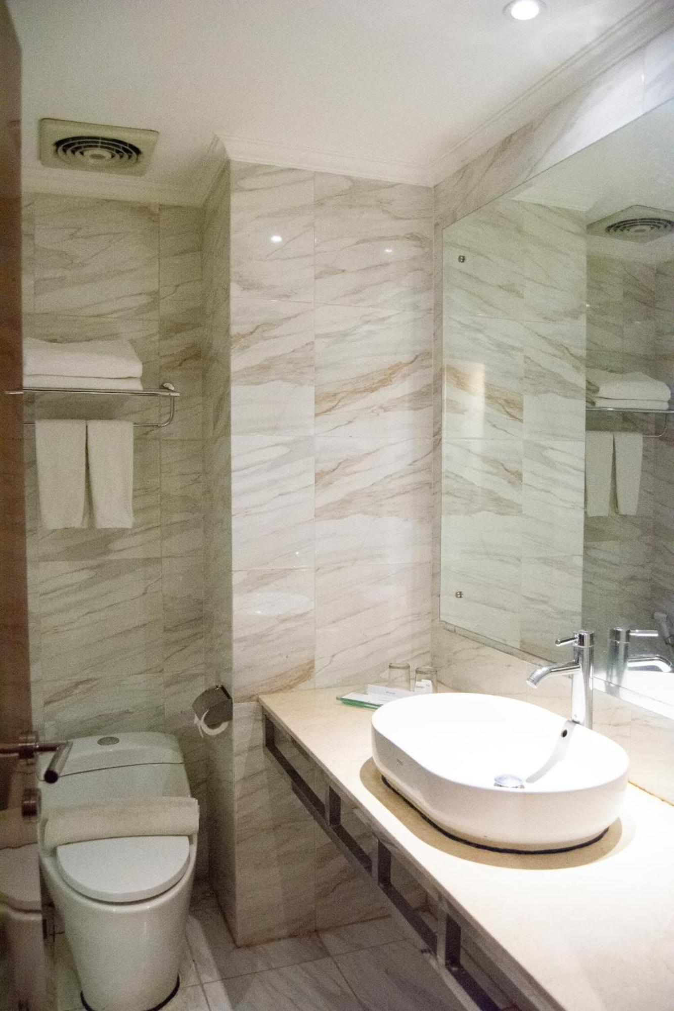 Royal Asnof Hotel Pekanbaru Esterno foto