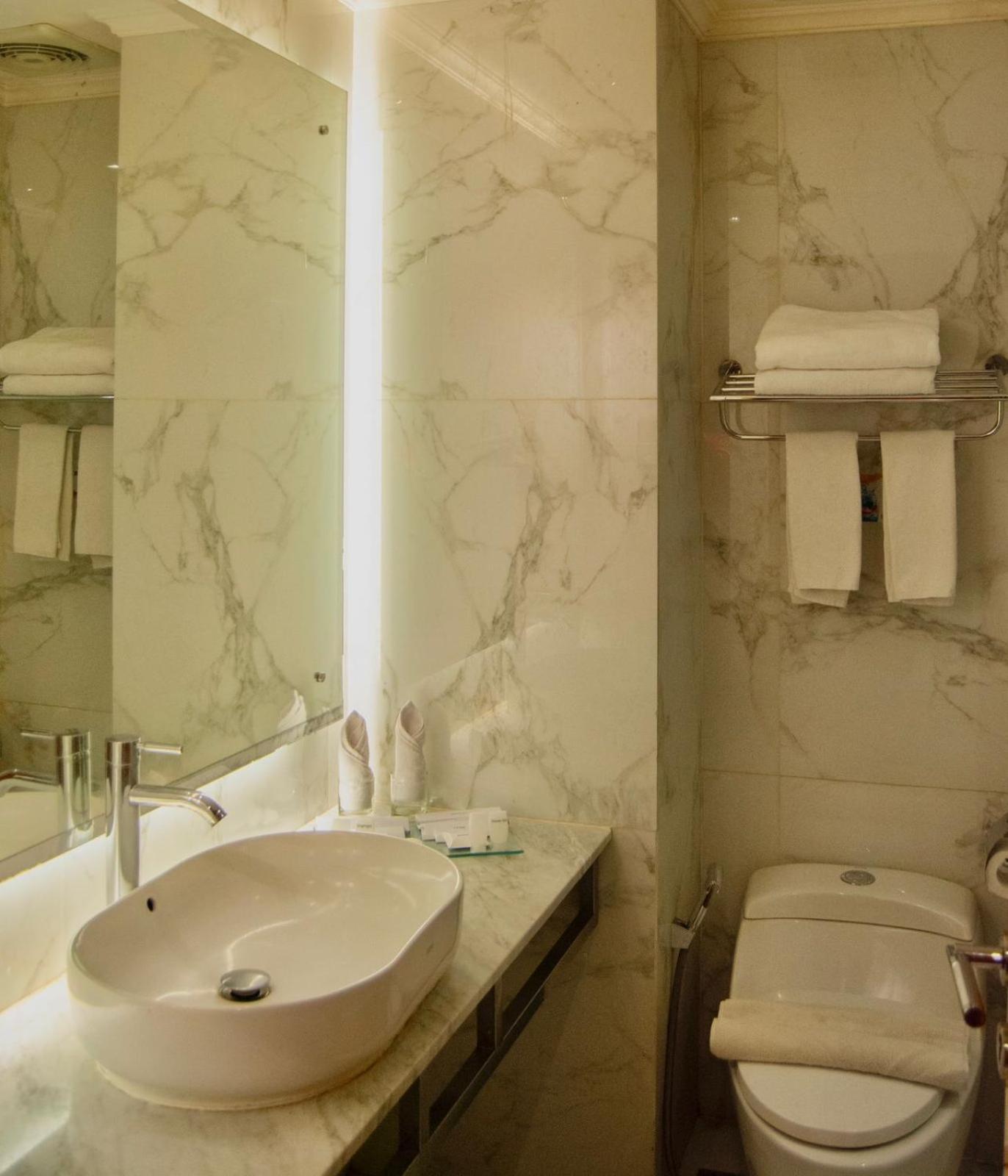 Royal Asnof Hotel Pekanbaru Esterno foto