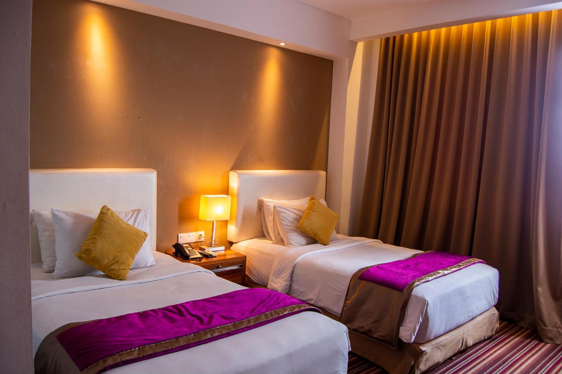 Royal Asnof Hotel Pekanbaru Esterno foto