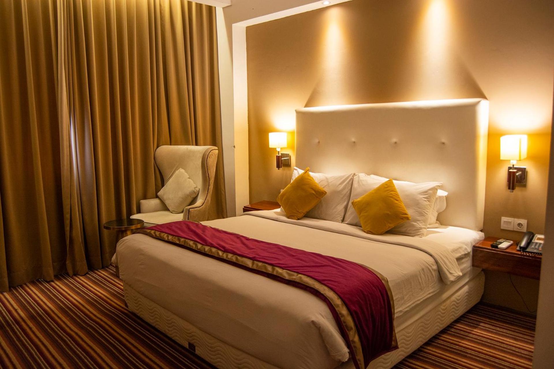 Royal Asnof Hotel Pekanbaru Esterno foto
