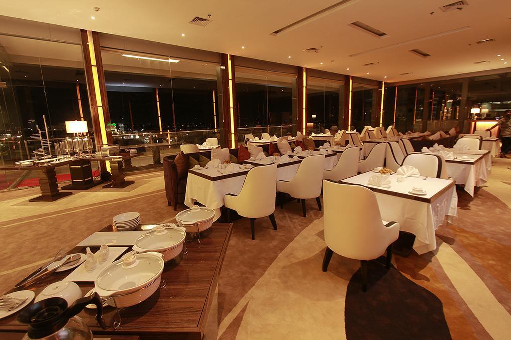 Royal Asnof Hotel Pekanbaru Esterno foto