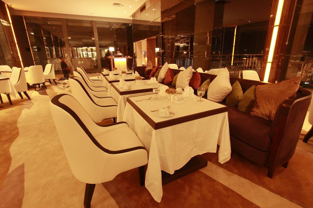 Royal Asnof Hotel Pekanbaru Esterno foto