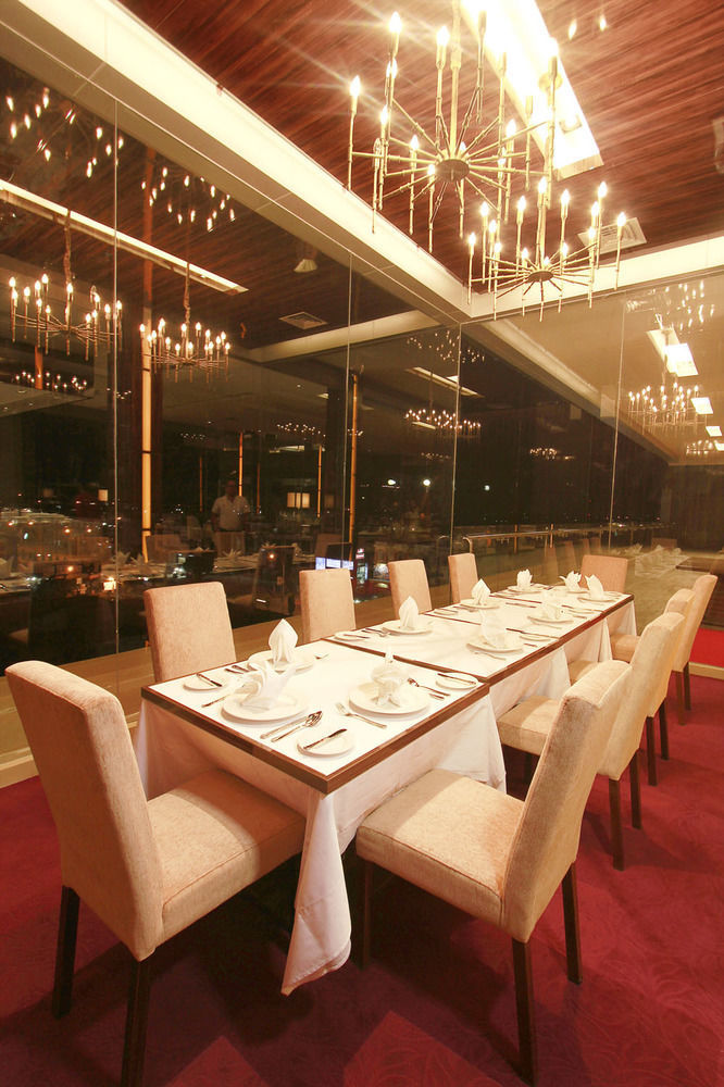 Royal Asnof Hotel Pekanbaru Esterno foto