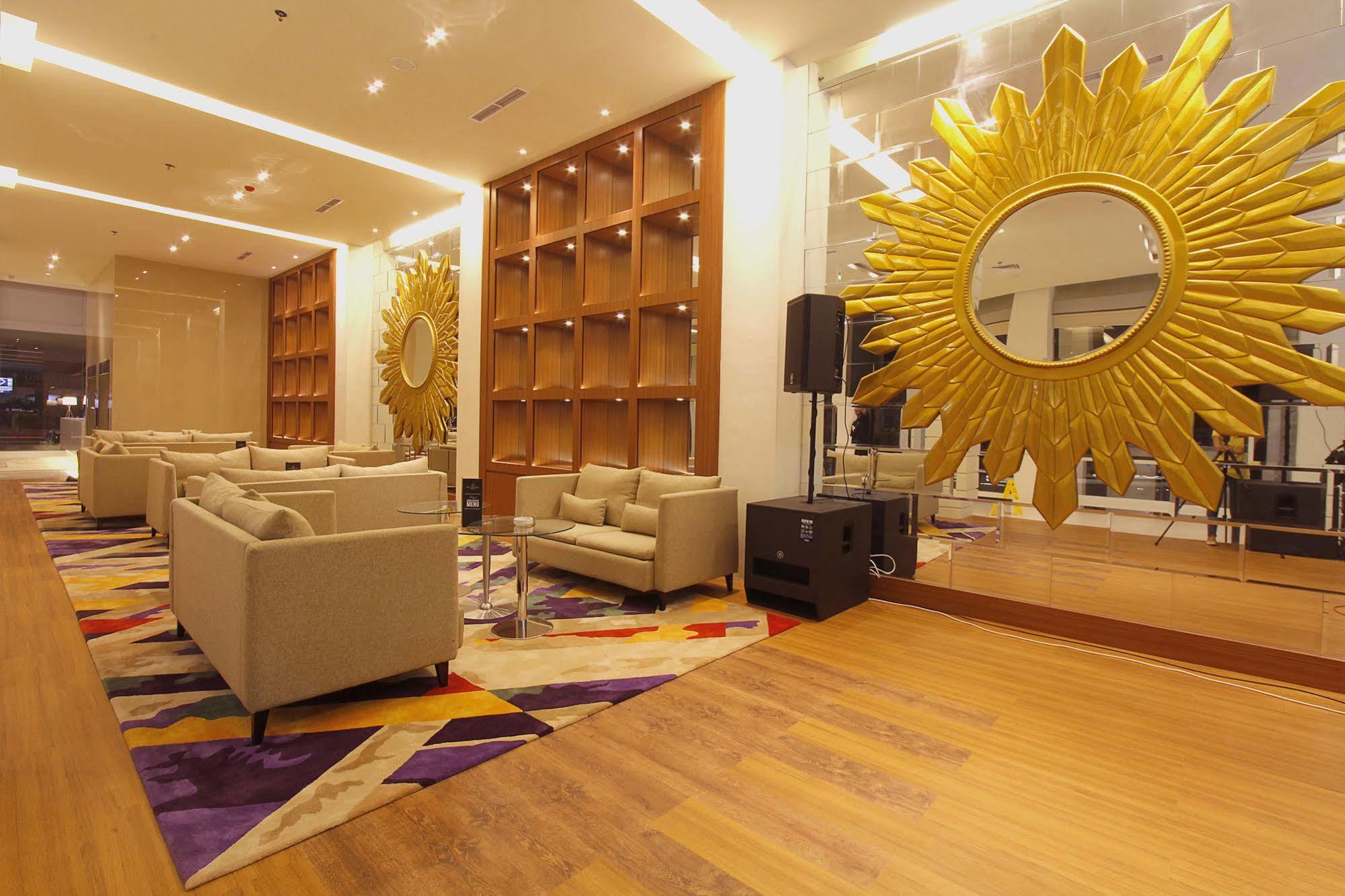 Royal Asnof Hotel Pekanbaru Esterno foto