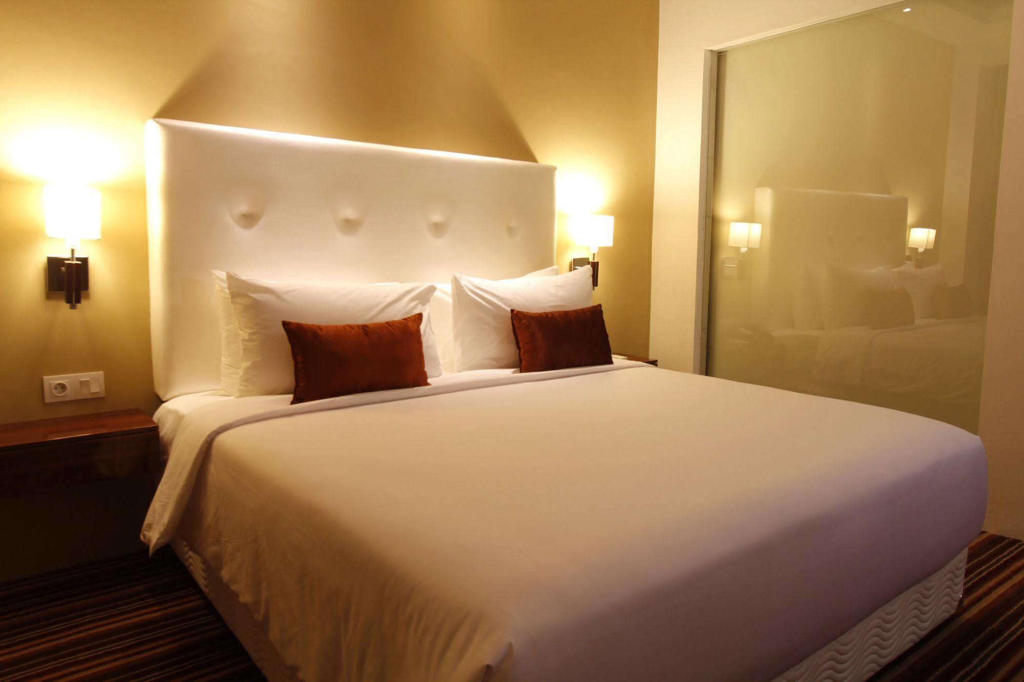 Royal Asnof Hotel Pekanbaru Esterno foto